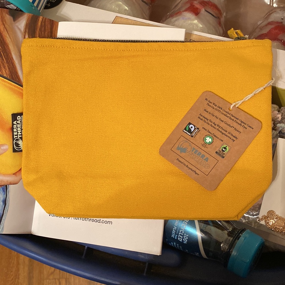 NWT Terra Thread Zipper Pouch